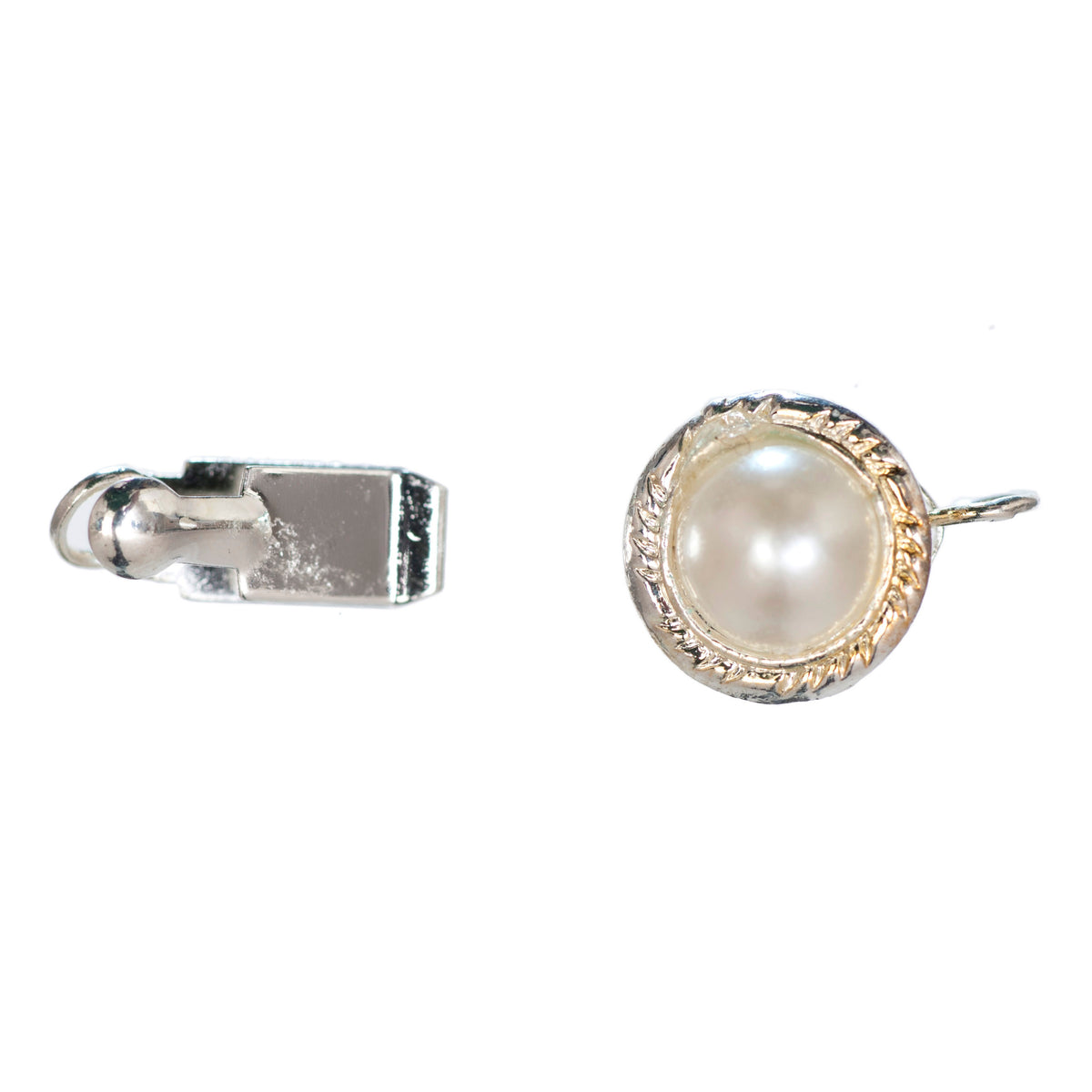 Silver coloured two-part necklace clasp with a round pearl-effect face