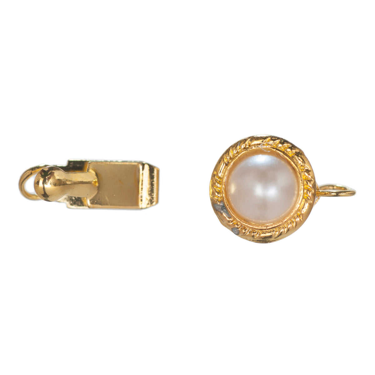 Gold coloured two-part necklace clasp with a round pearl-effect face