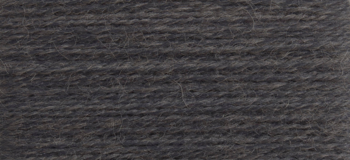 Card of Scanfil mending wool in charcoal