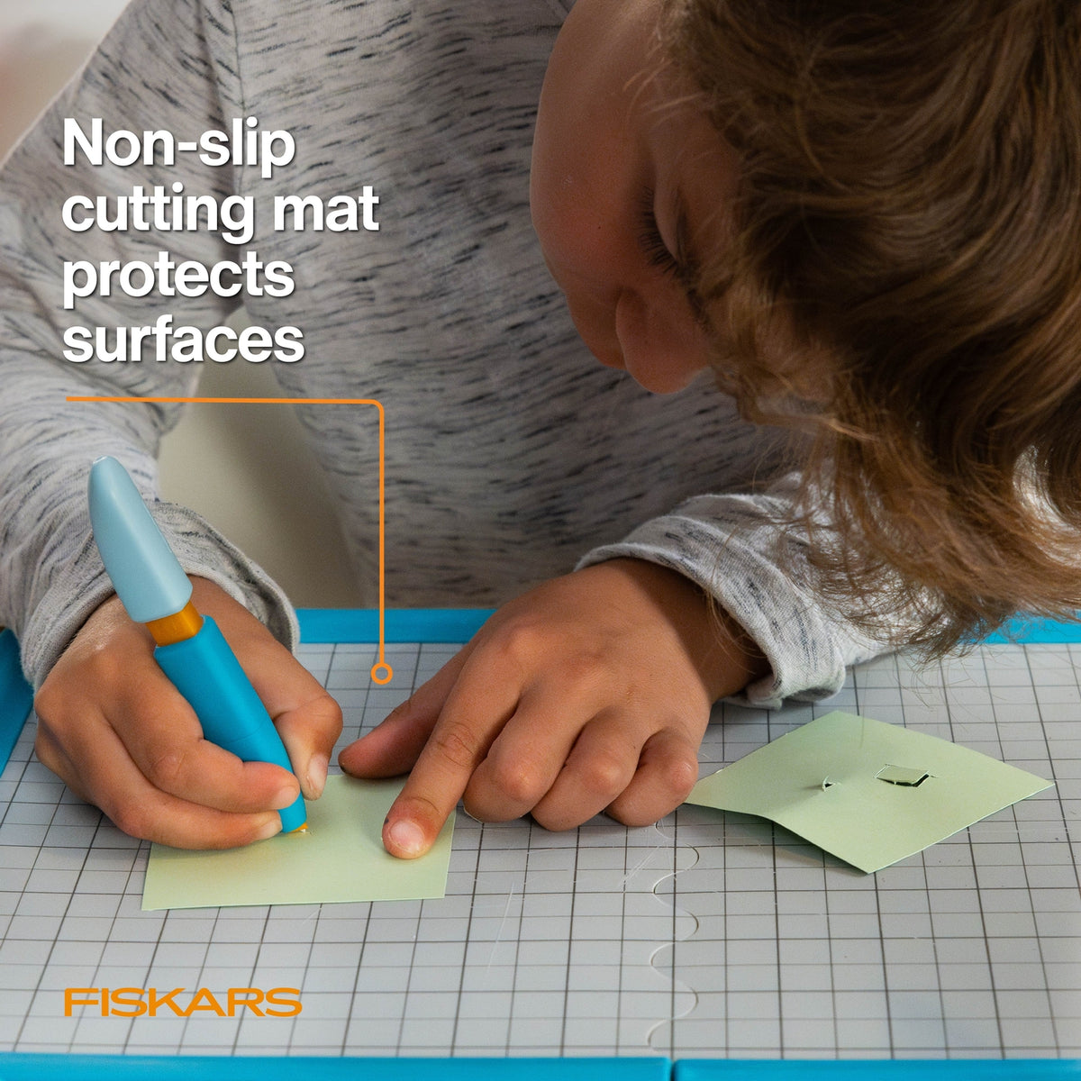 Fiskars kids cutting pen with foldable cutting mat