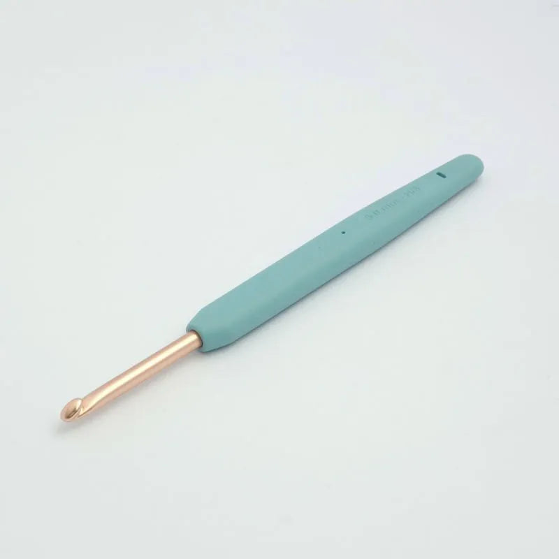 KnitPro Vybe 5mm crochet hook with sky soft-grip handle