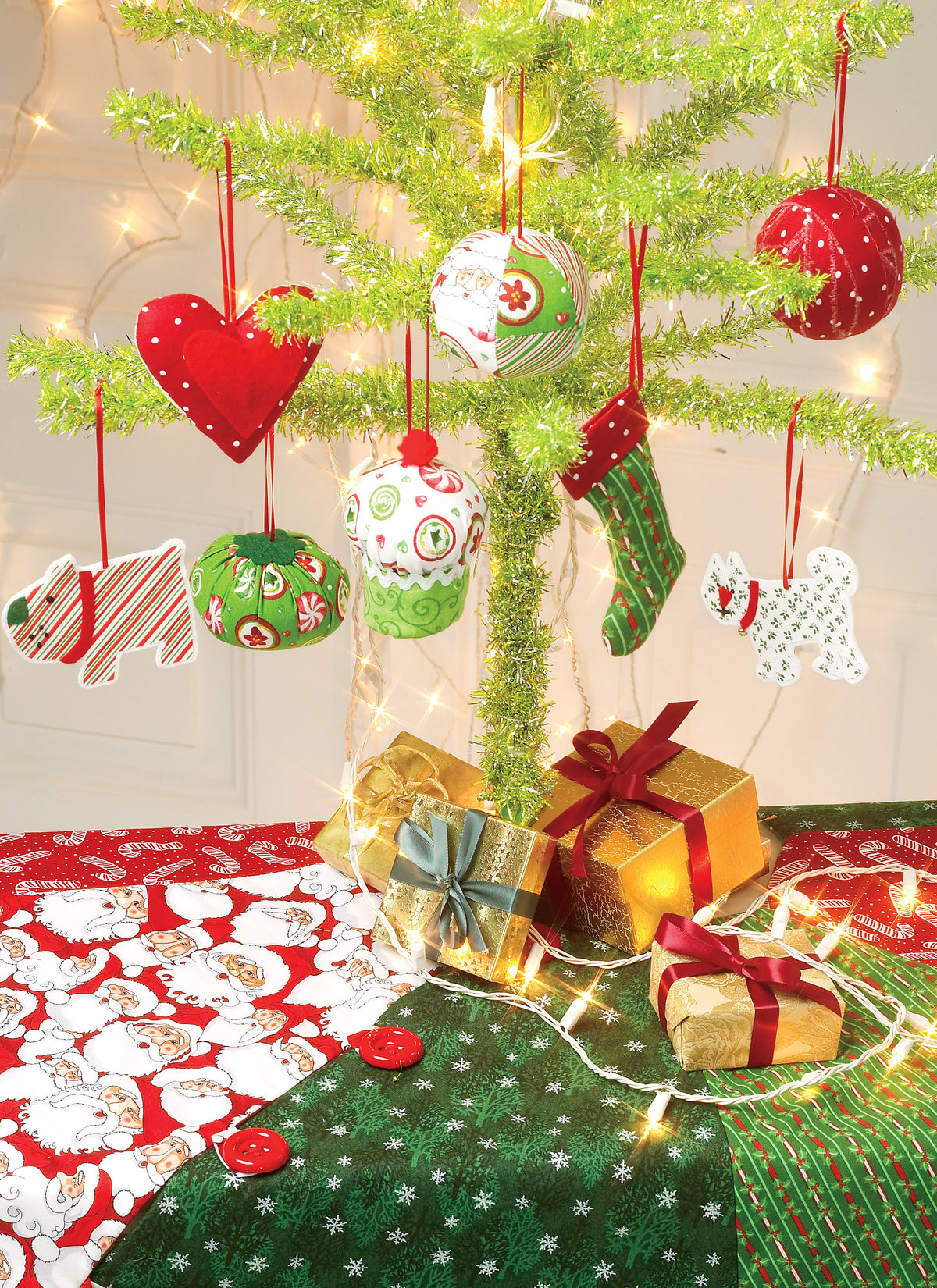 McCall's M6453 pattern envelope showing fabric Christmas ornaments