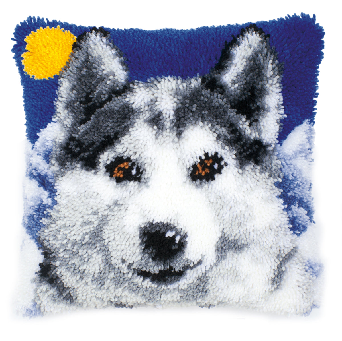 Latch hook cushion with a wolf design