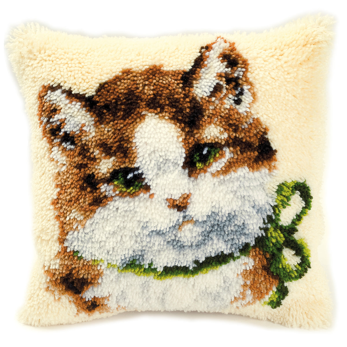 Latch hook cushion with a kitten design