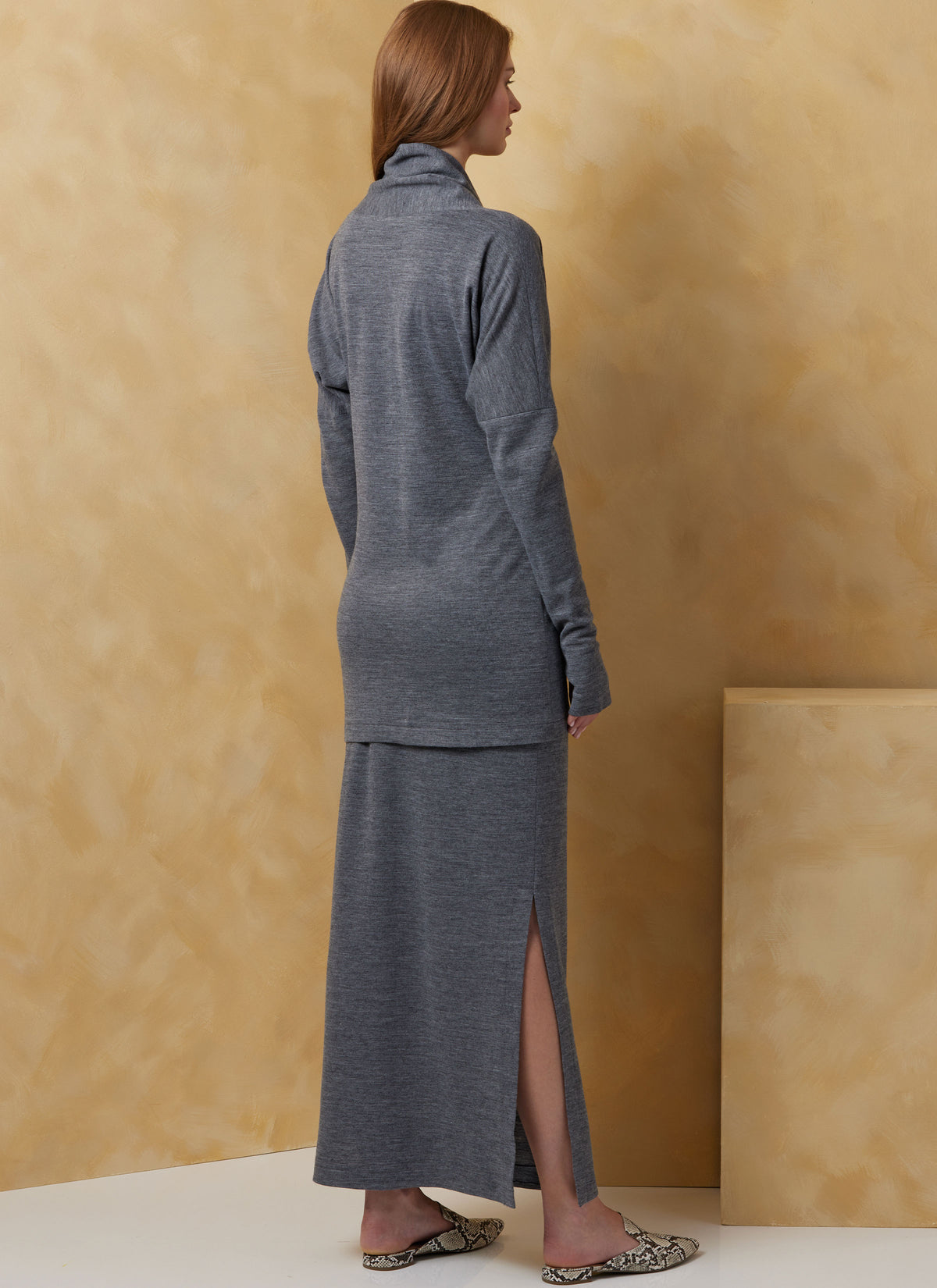 Vogue Patterns V2076 pattern envelope showing the loungewear designs
