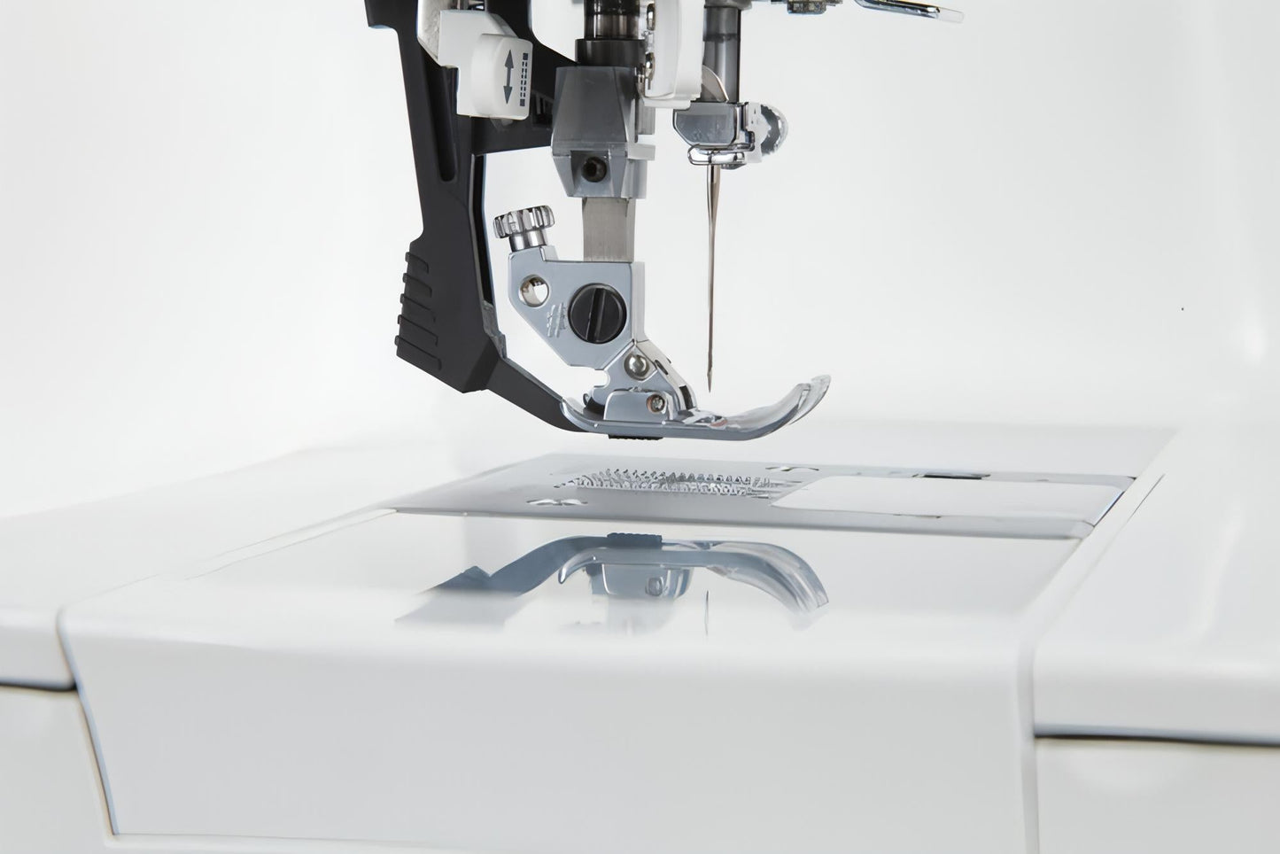 Singer Featherweight C240 Sewing Machine with Pro Dual Feed Sewing