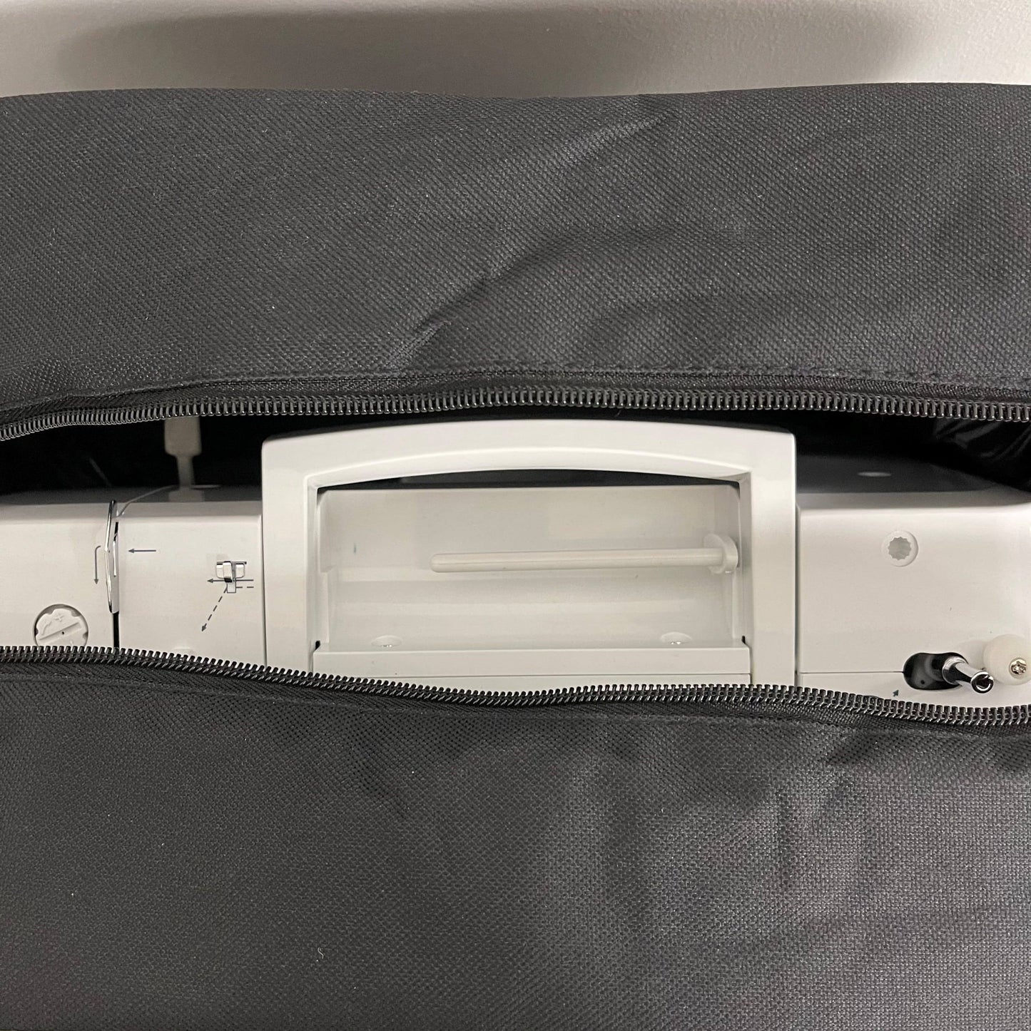 Singer Sewing Machine Luxury Padded Bag with storage pocket (official Singer)
