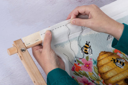Beech wood rotating tapestry frame with fabric tape arms