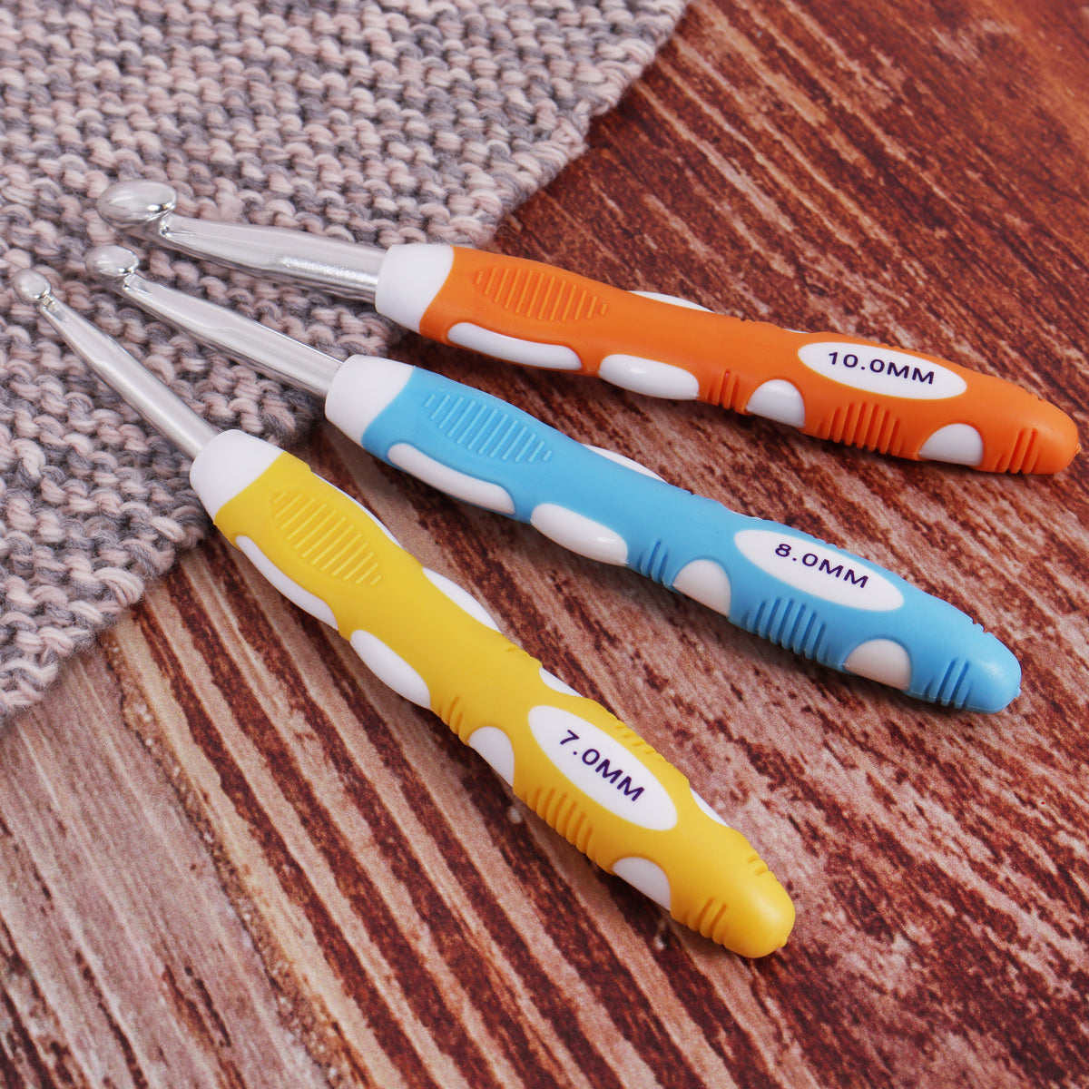 Milward 8.00mm crochet hook with coloured soft-grip handle
