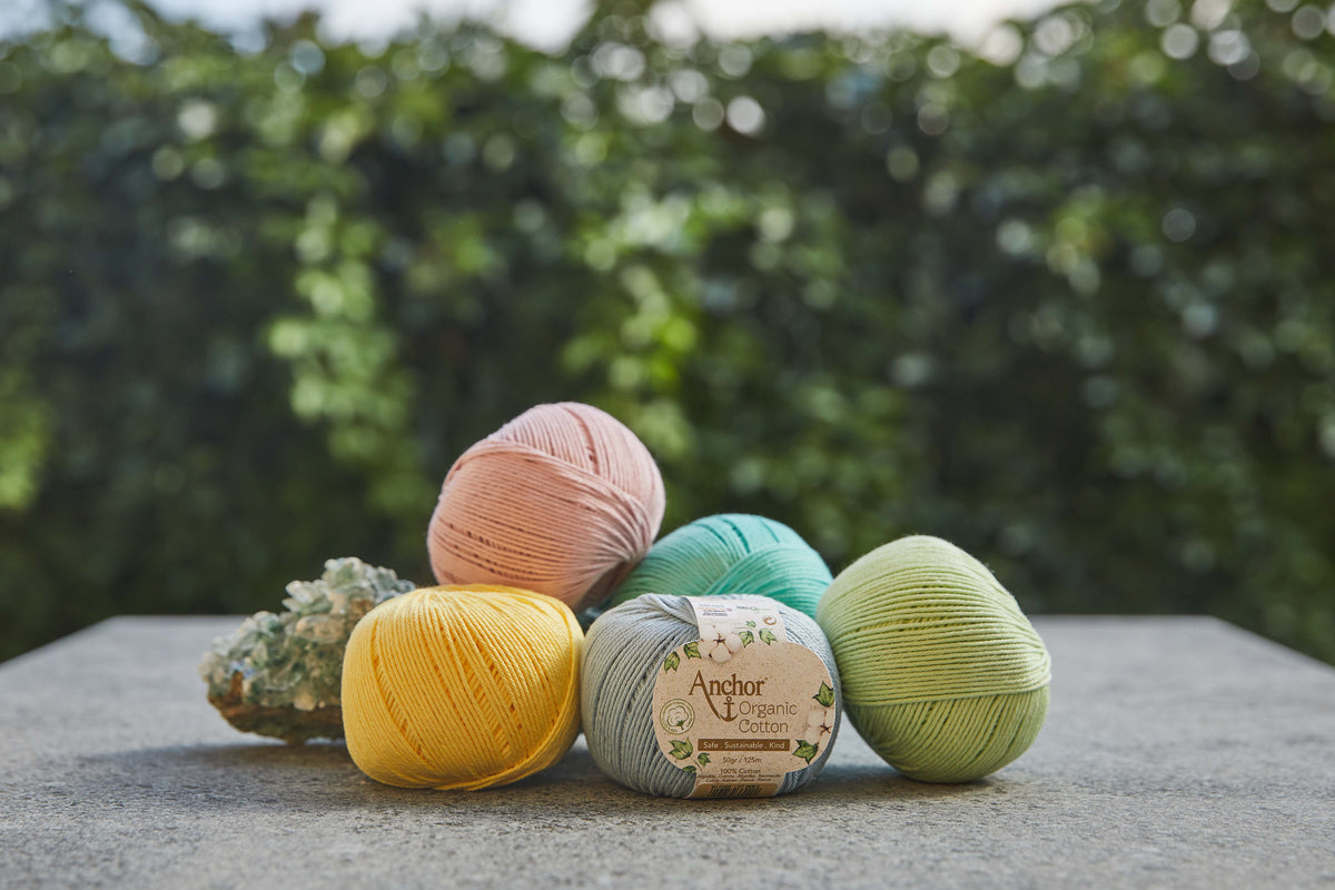 Ball of cherry flower Anchor Organic Cotton yarn