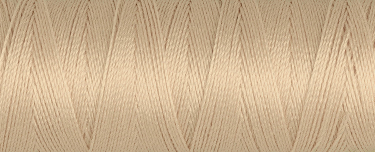 Spool of fawn Gutermann Maraflex elastic sewing thread