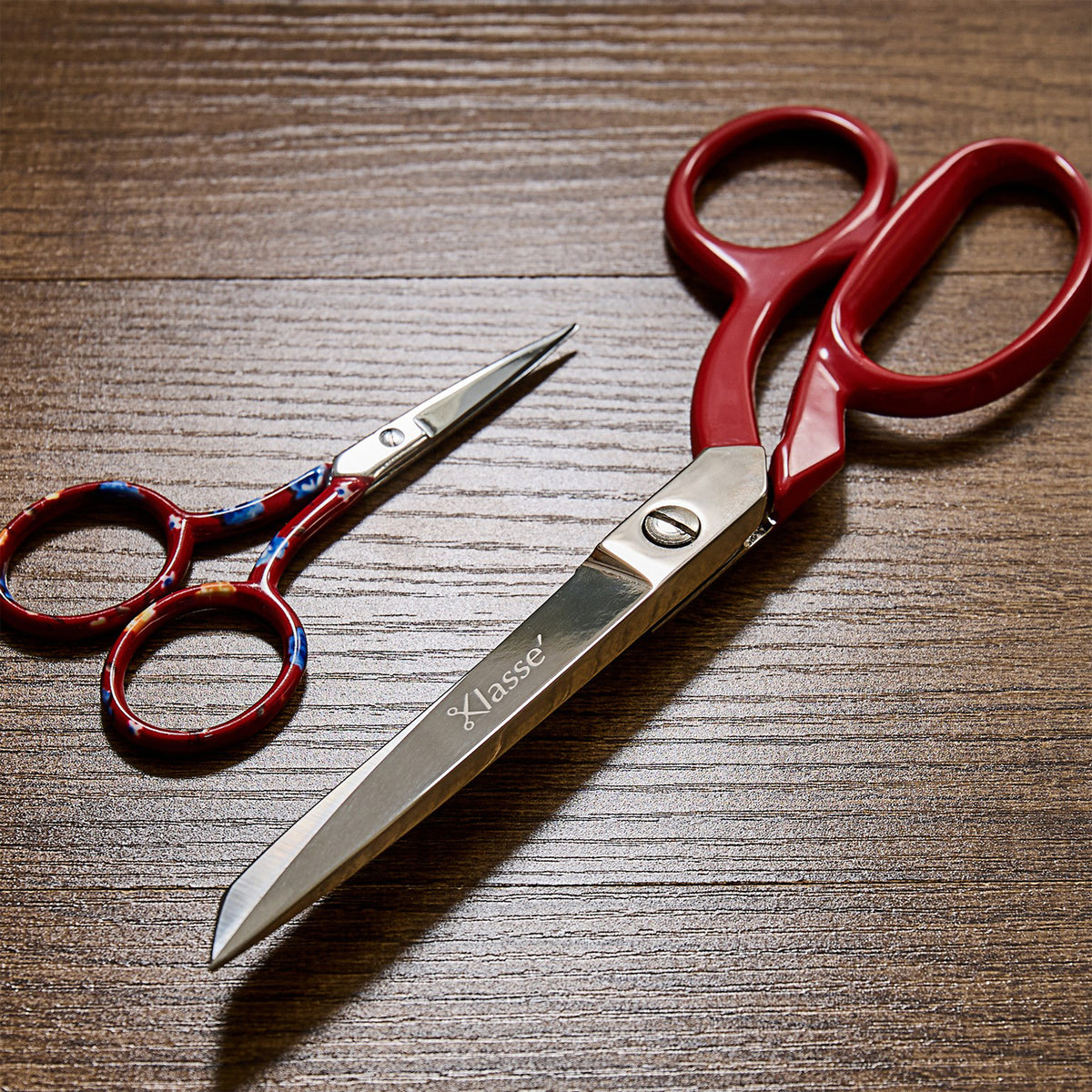 Klasse dressmaking shears and small embroidery scissors in a gift box