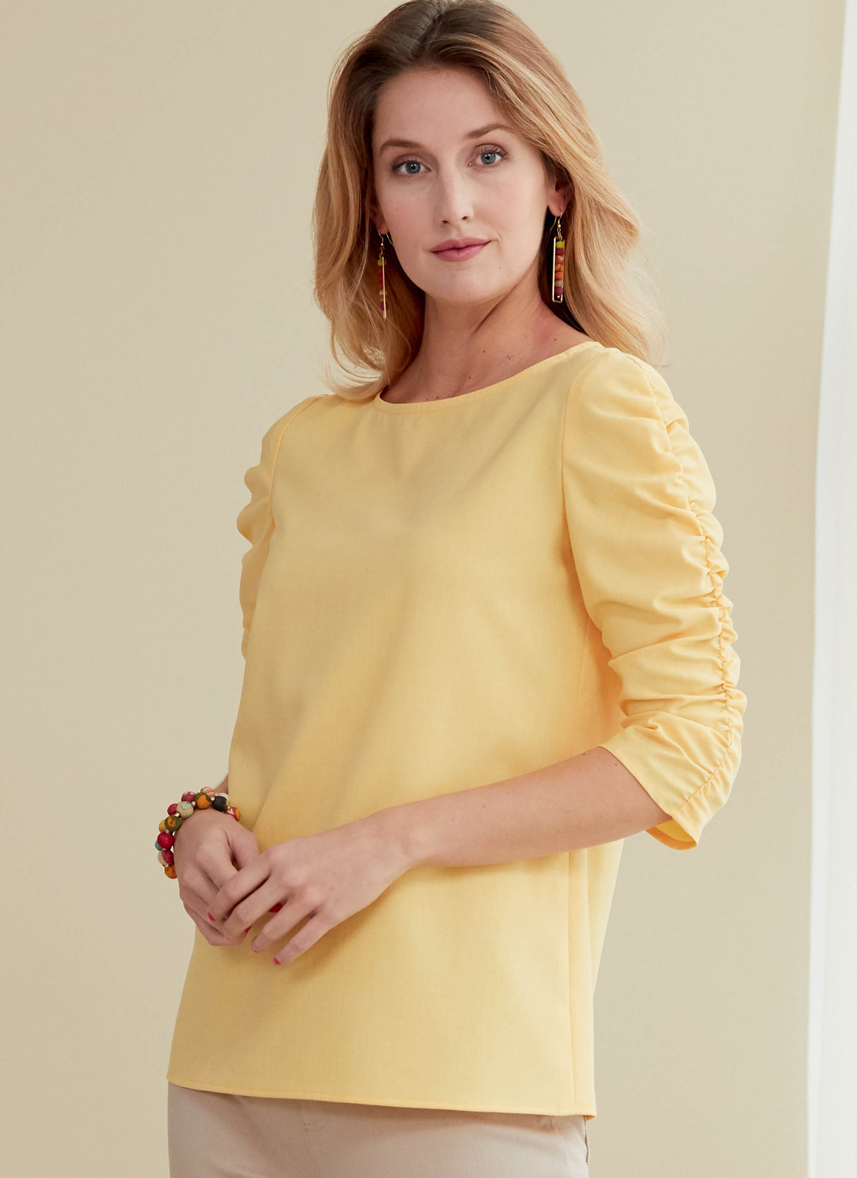 Butterick B6687 sewing pattern envelope showing a semi-fitted top