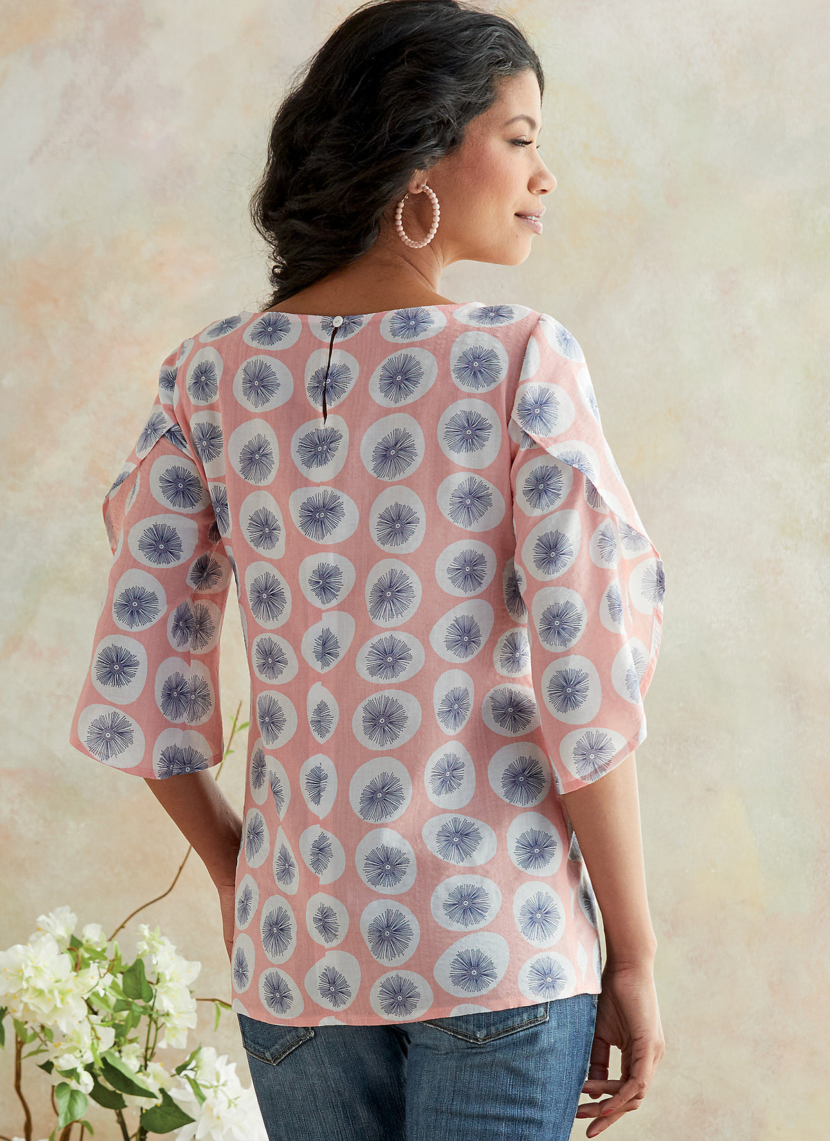 Butterick B6687 sewing pattern envelope showing a semi-fitted top