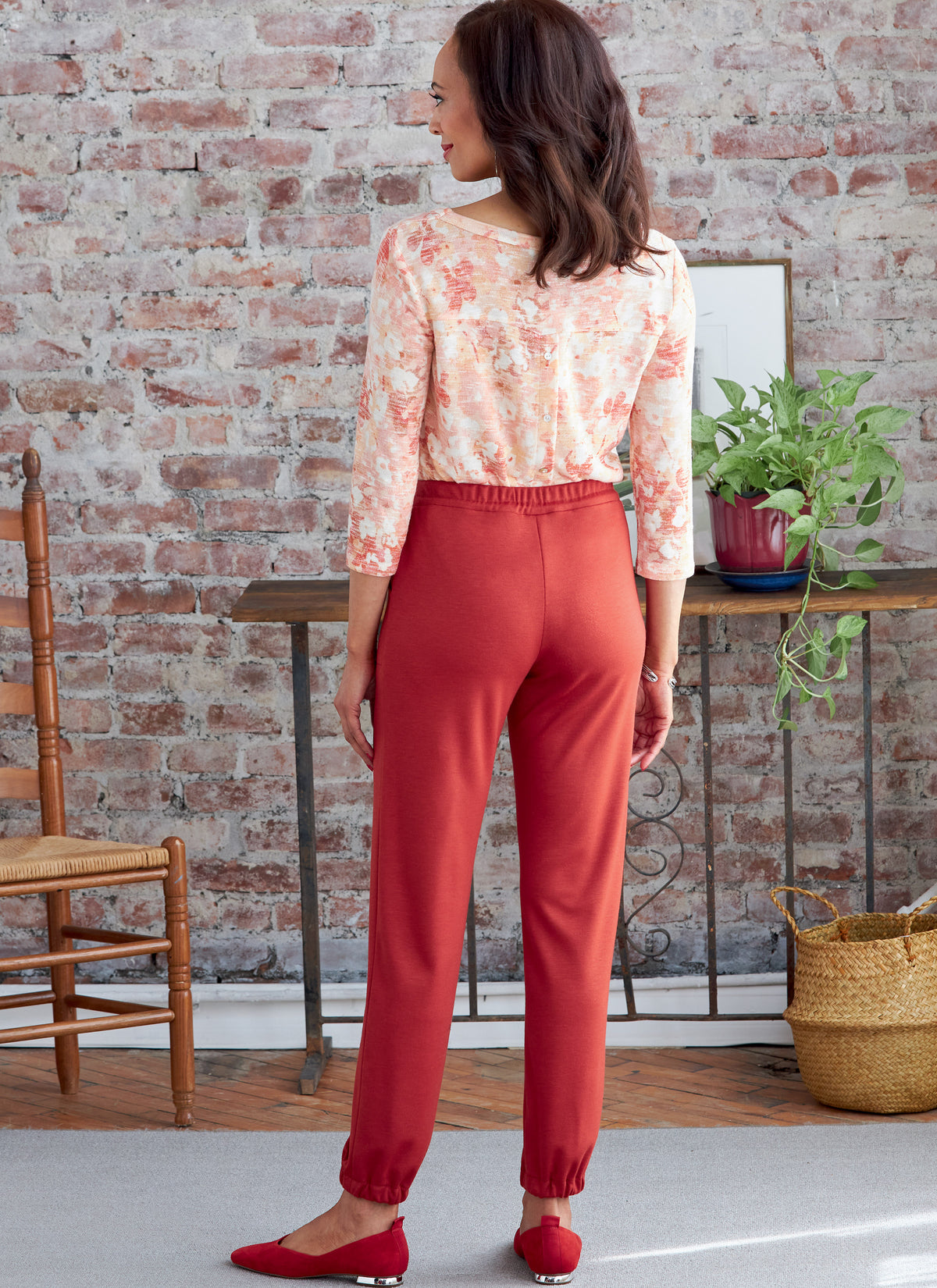 Butterick B6865 sewing pattern envelope showing misses' pull-on trousers designs