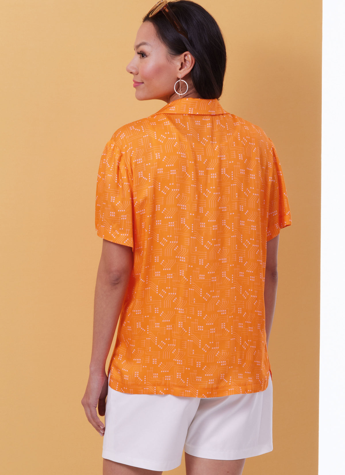 Butterick B6984 sewing pattern envelope showing a loose-fitting camp collar shirt