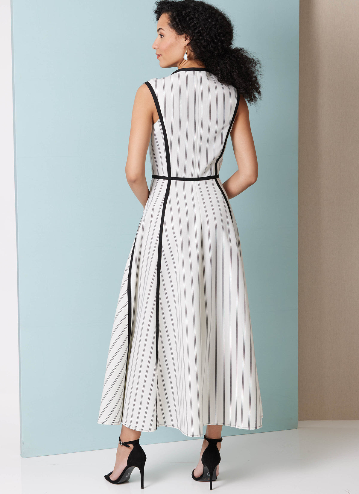 Butterick B7076 sewing pattern envelope showing a sleeveless fit and flare dress