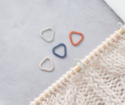 Clover soft triangle stitch markers medium in packaging