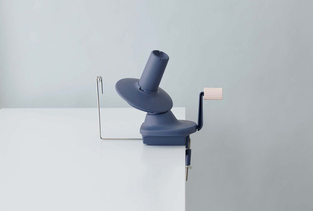 Clover yarn ball winder in smoky blue and pink beige