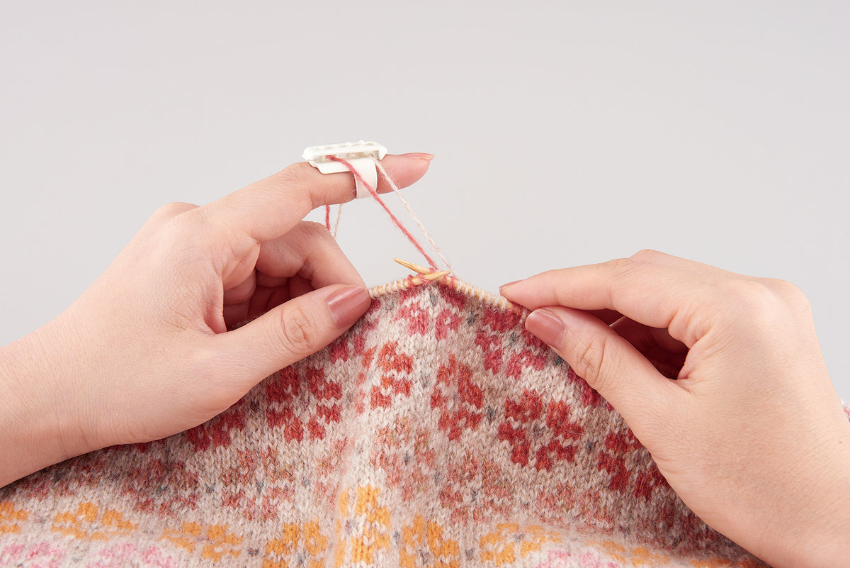 Clover large ring yarn guide for knitting in packaging