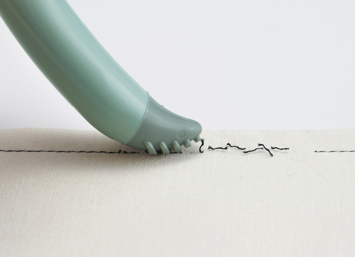Clover Grip Fit seam ripper with triangular handle