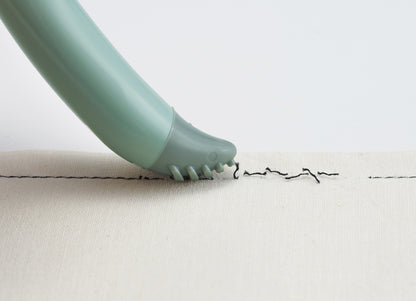 Clover Grip Fit seam ripper with triangular handle