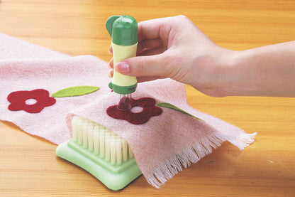Clover needle felting tool with five needles