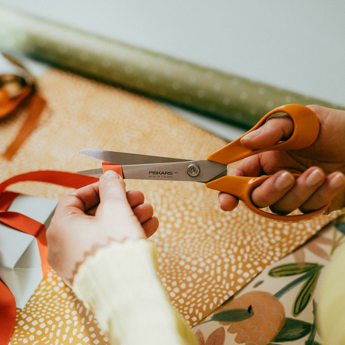 Fiskars Classic 21cm scissors with orange handles