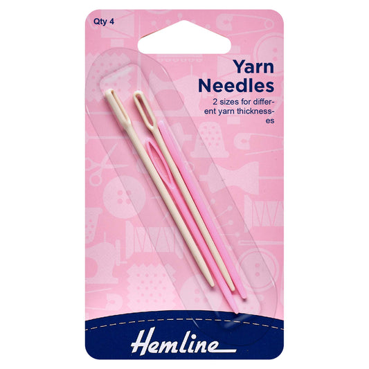 Four Hemline plastic wool and yarn needles in two sizes on a card
