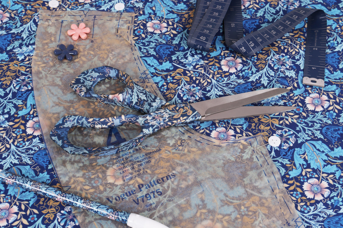 Dressmaking shears with woodblock floral printed handles