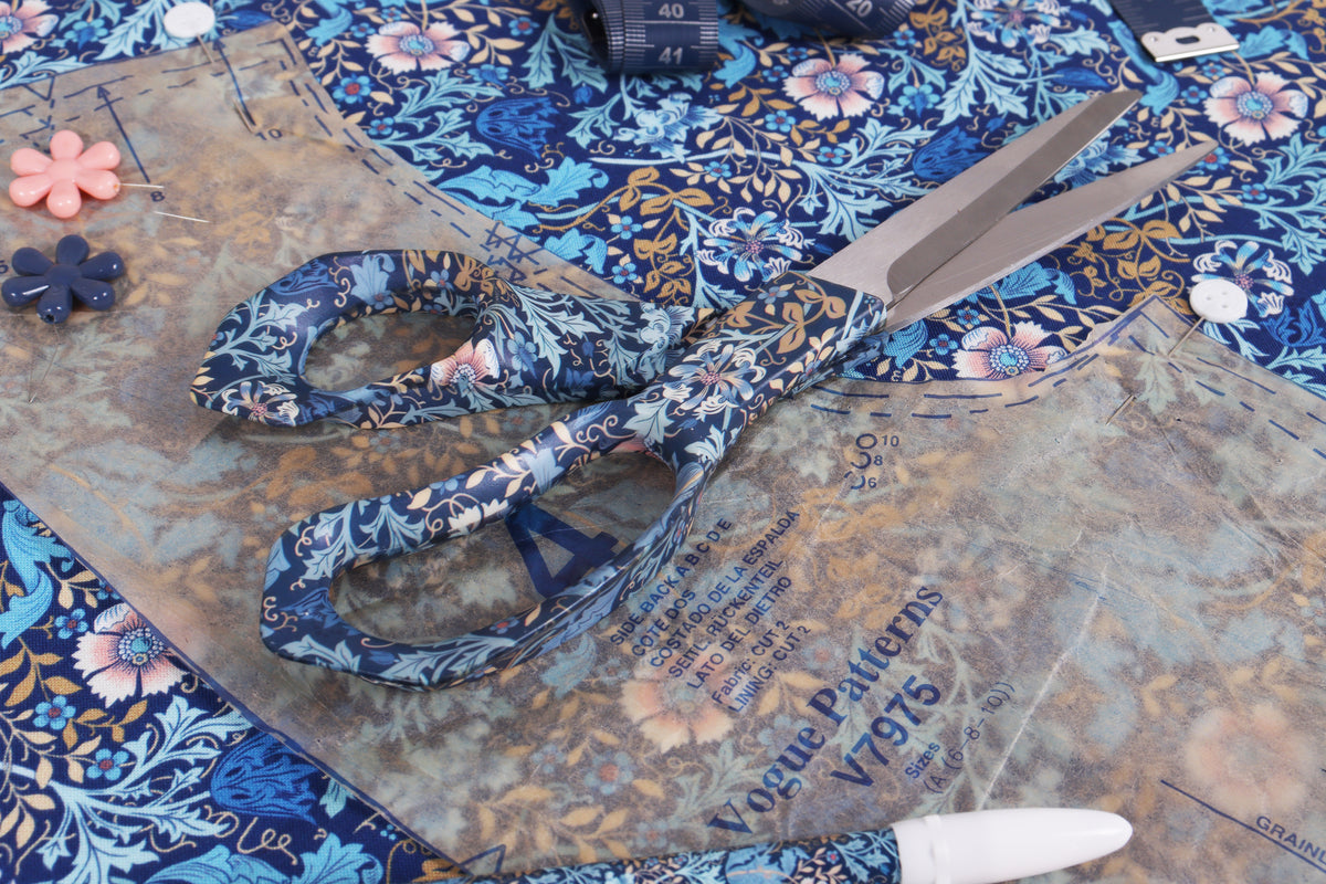 Dressmaking shears with woodblock floral printed handles