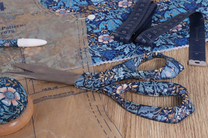 Dressmaking shears with woodblock floral printed handles