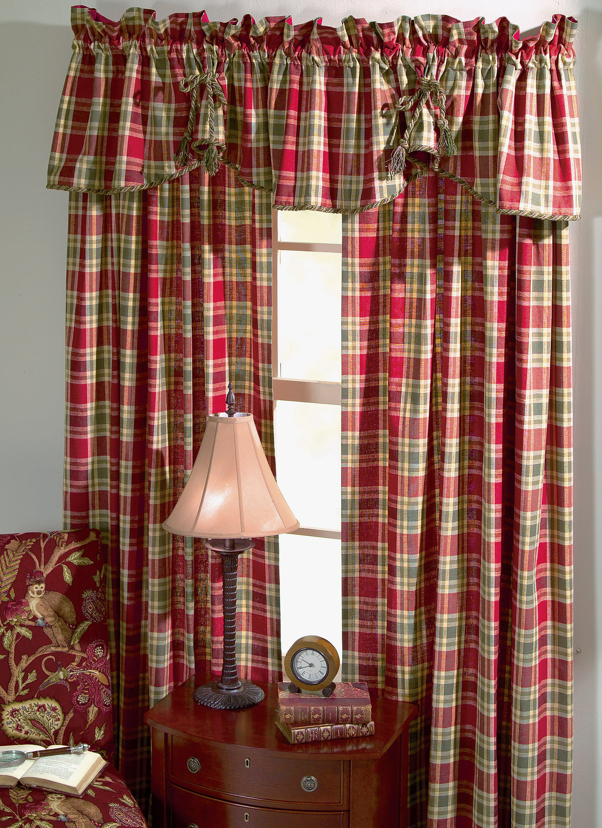McCall's M4408 curtain and window treatment sewing pattern envelope