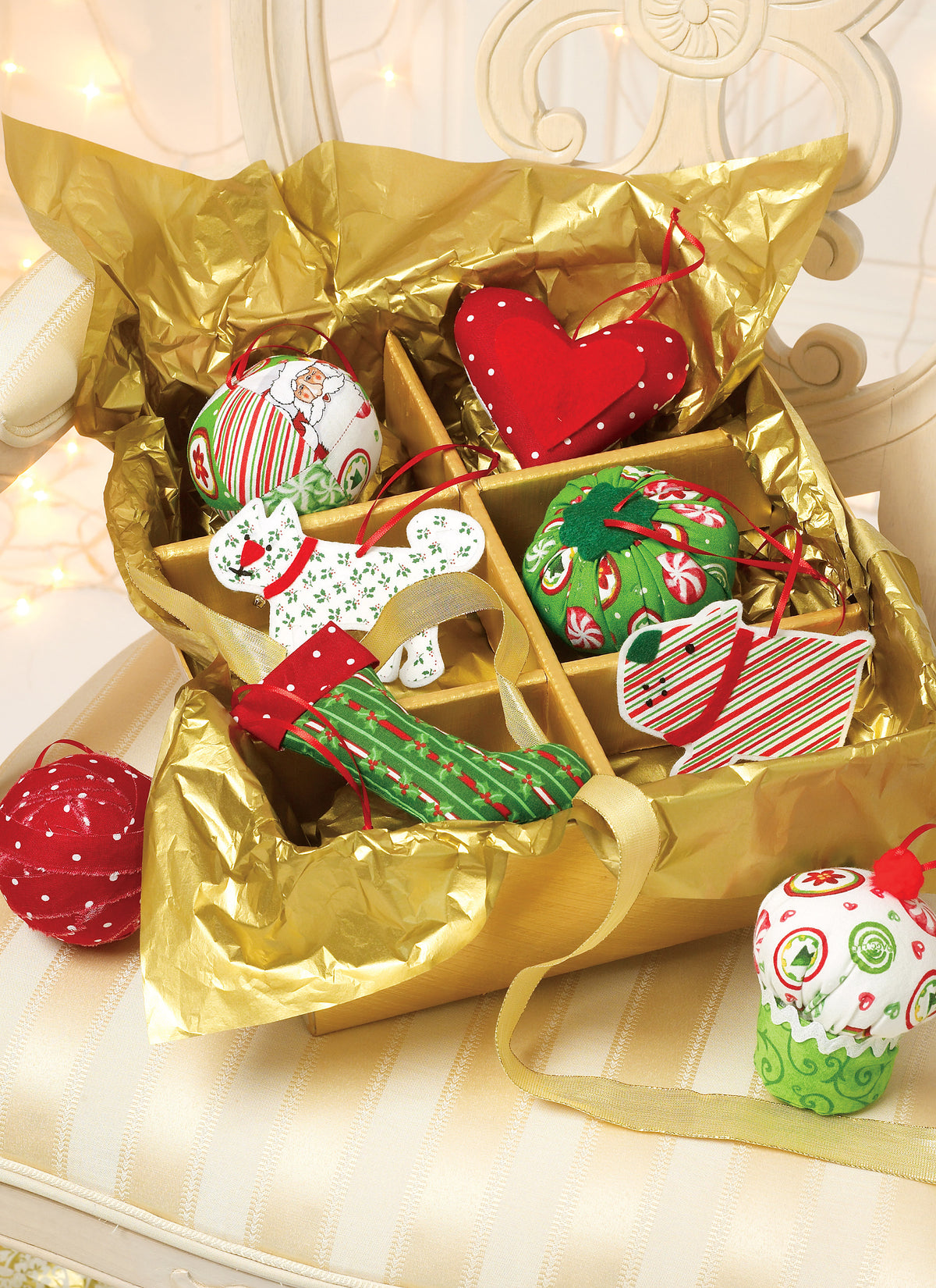 McCall's M6453 pattern envelope showing fabric Christmas ornaments