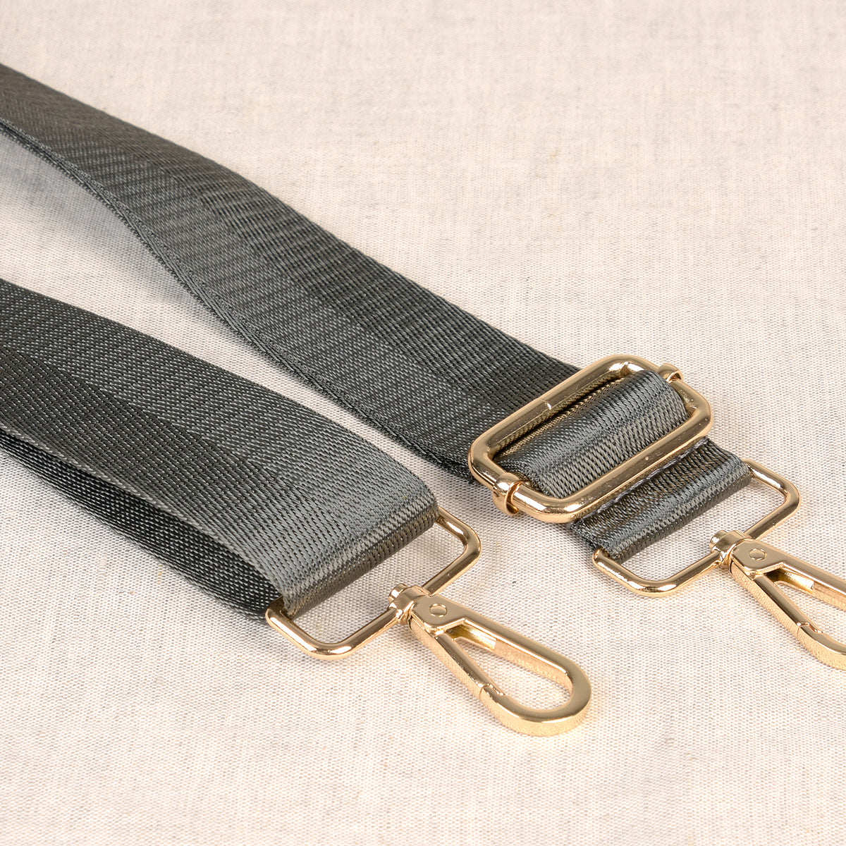 Two-Tone grey bag shoulder strap with metal fastenings