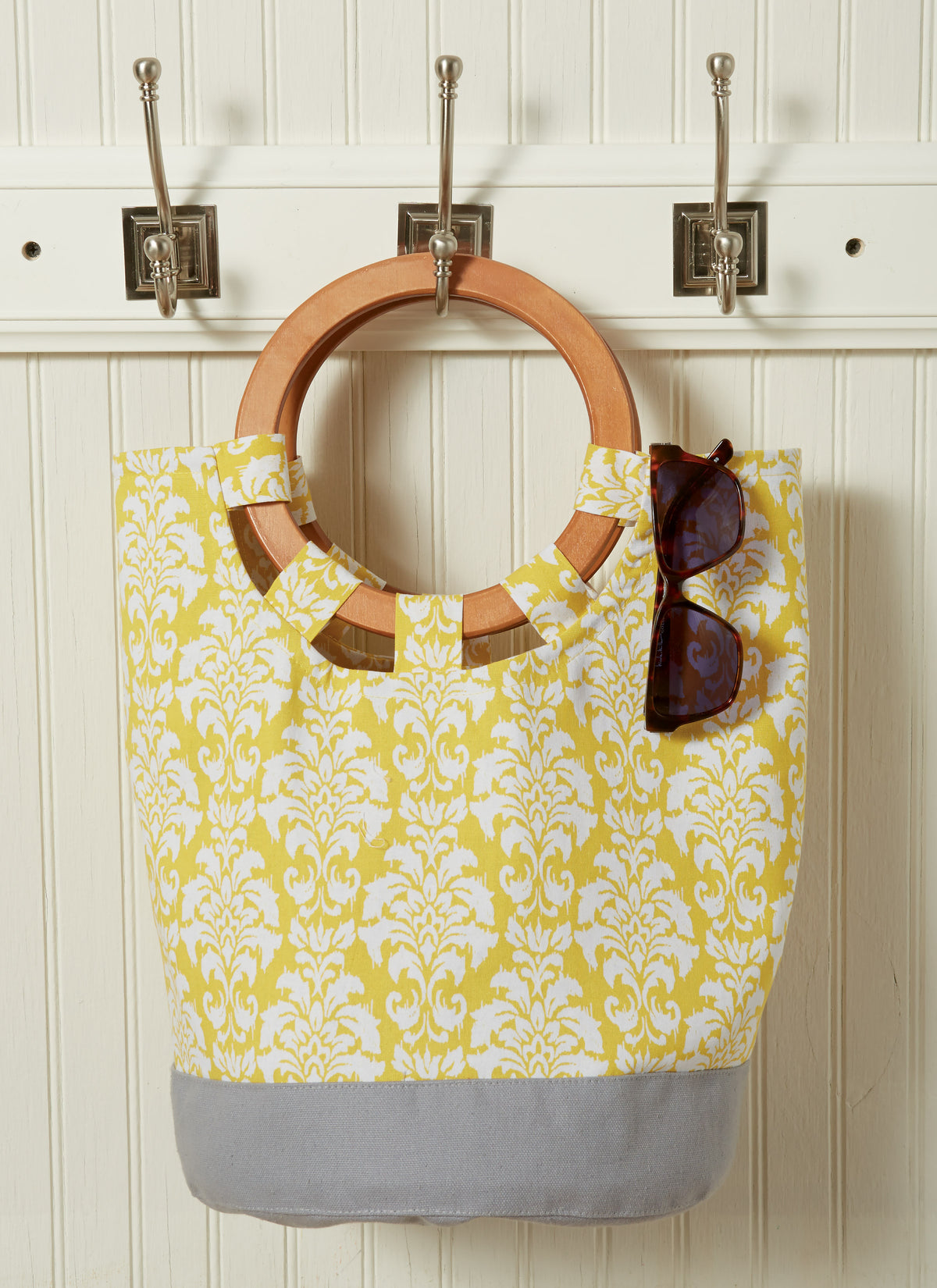 McCall's M7611 sewing pattern envelope showing bag designs