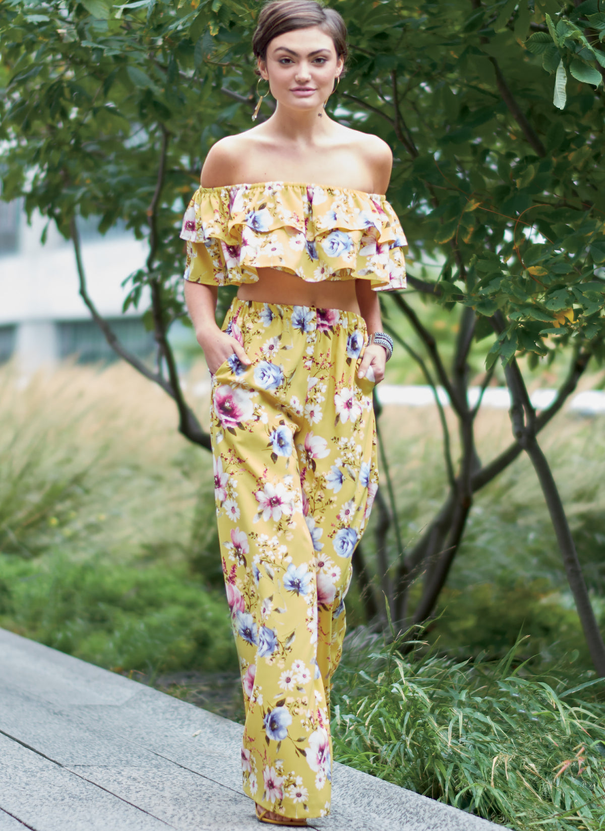 McCall's M7757 sewing pattern envelope for the women's off the shoulder top