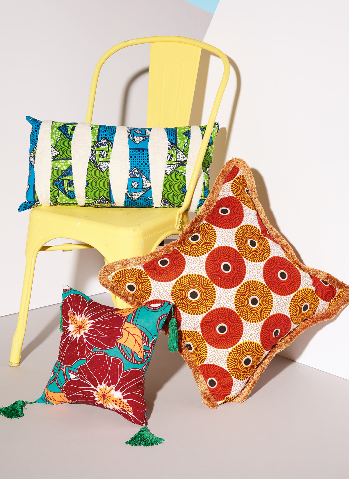 McCall's M8310 sewing pattern envelope showing easy cushion covers
