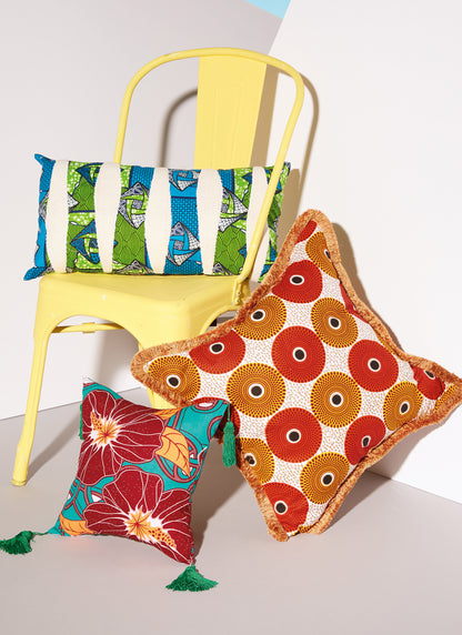 McCall's M8310 sewing pattern envelope showing easy cushion covers