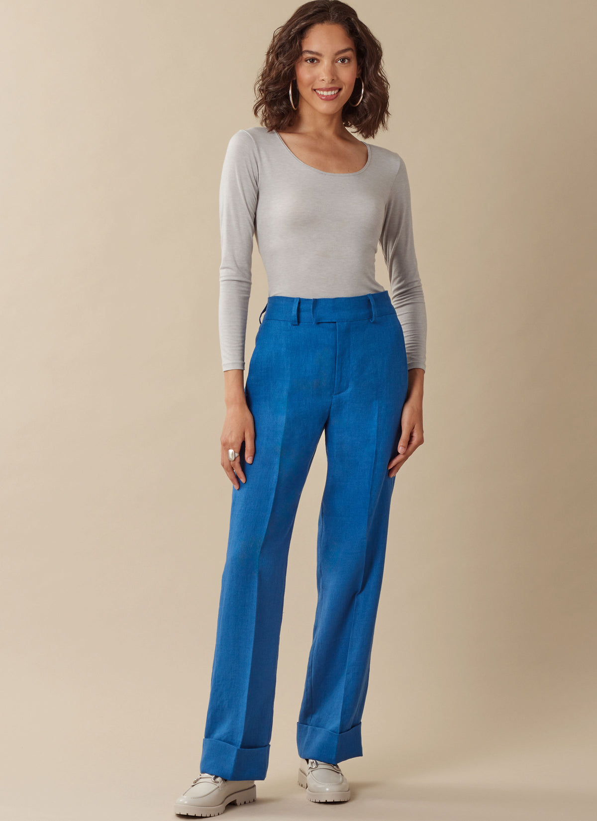 McCall's M8527 sewing pattern envelope showing women's trousers