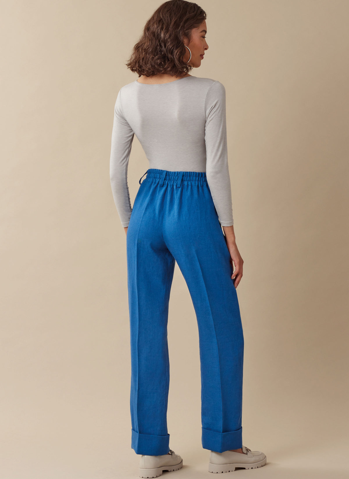 McCall's M8527 sewing pattern envelope showing women's trousers