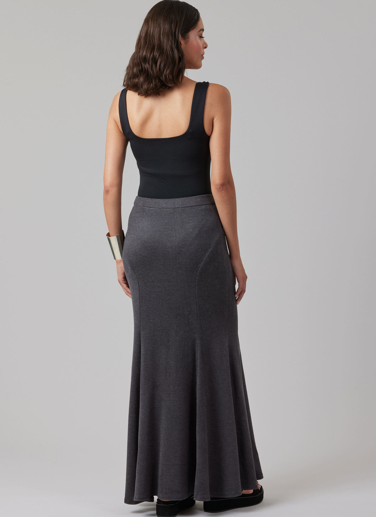 McCall's M8558 pattern envelope showing close fitting pull-on skirts