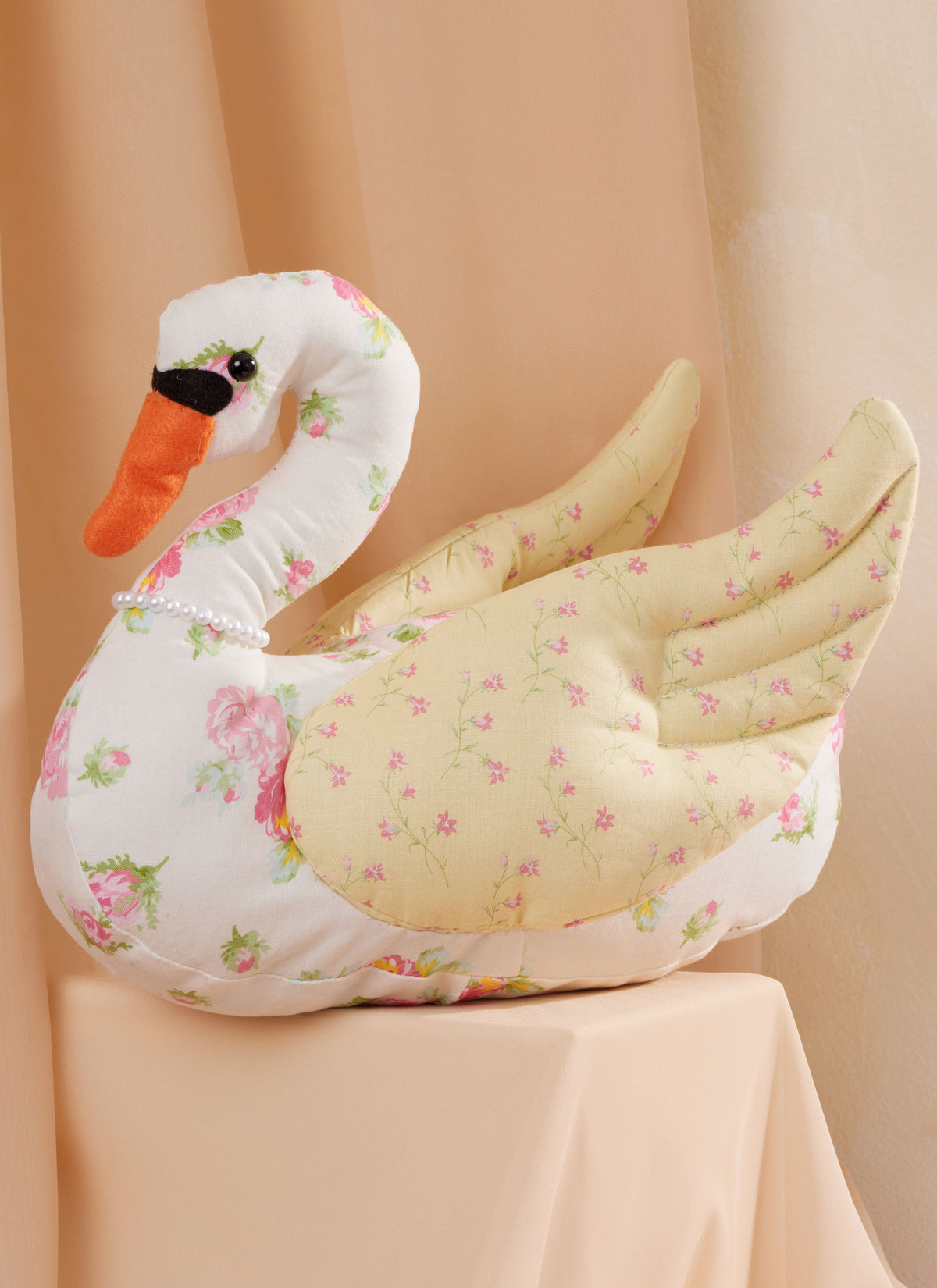 McCall's M8600 stuffed swan sewing pattern envelope