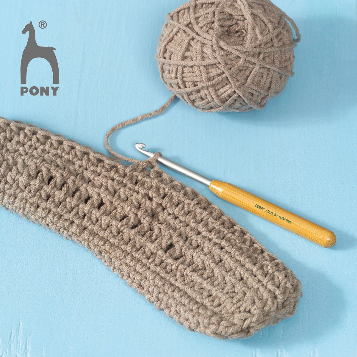 Pony 5.00mm aluminium crochet hook with natural bamboo handle