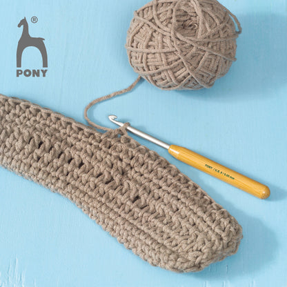 Pony 5.00mm aluminium crochet hook with natural bamboo handle
