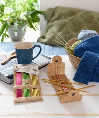 Jute case with colourful aluminium double-pointed knitting needles
