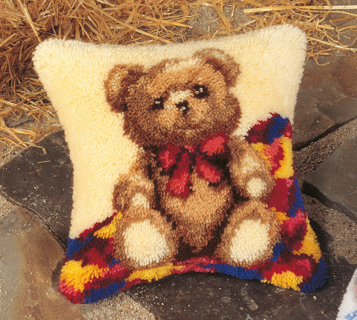 Latch hook cushion with a teddy design