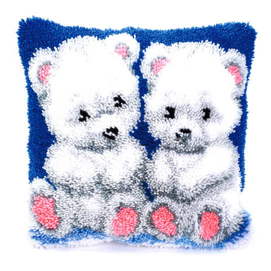 Latch hook cushion with a polar bear cubs design