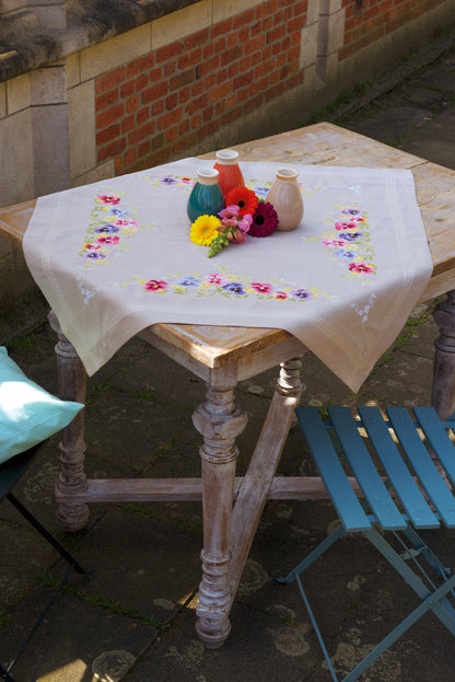 Ecru tablecloth embroidered with violets
