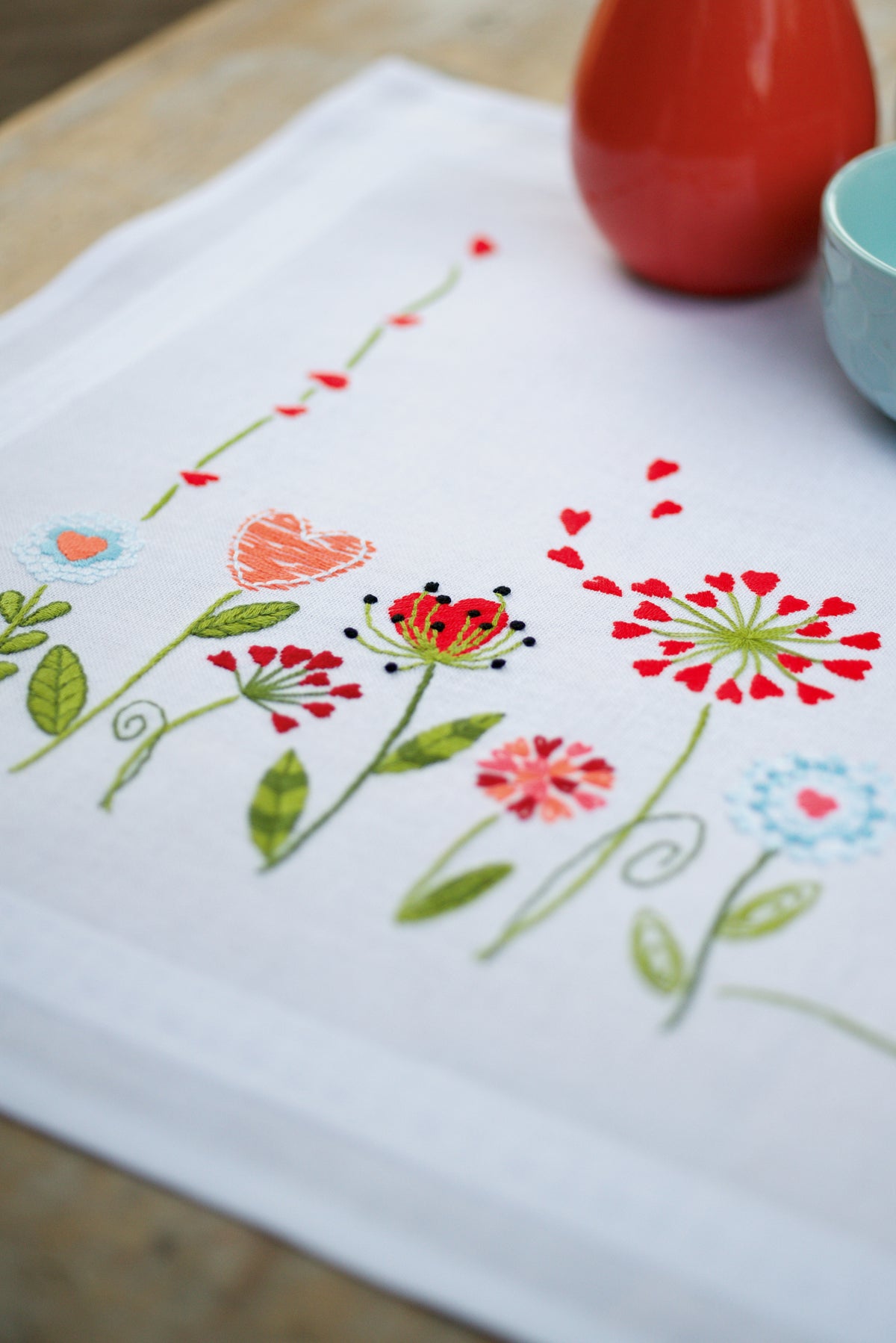 White table runner with an embroidered floral design